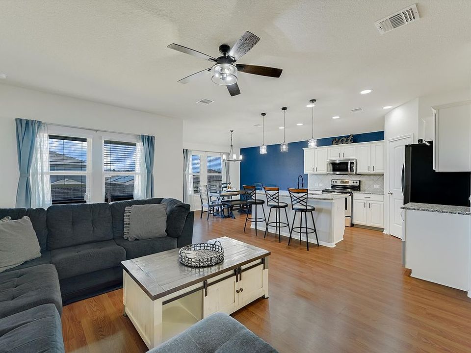 2nd image of 725 Pinnacle Dr