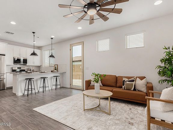 4th image of 471 E DIAMOND Drive