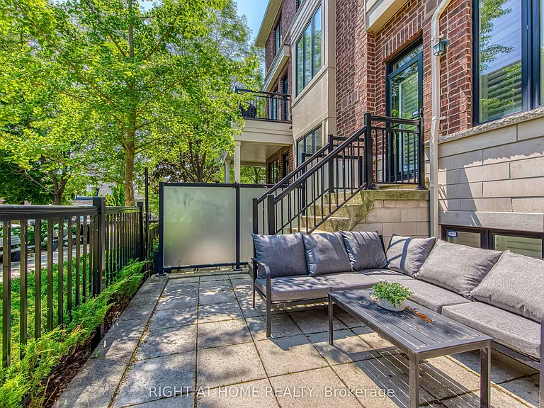 40 Carnation Ave #109 — Photo 2