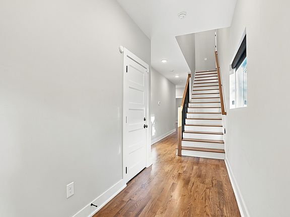 3rd image of 1911 Hailey Ave