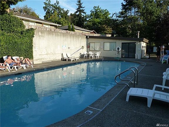 4th image of 9416 1st Ave NE APT 412