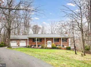 8104 Crestridge Rd, Fairfax Station, VA 22039