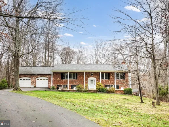 8104 Crestridge Rd, Fairfax Station, VA 22039