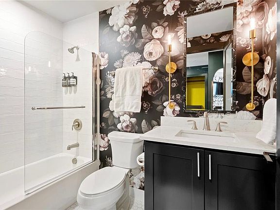 4th image of 900 Bartholomew St #101