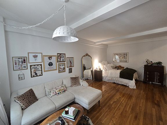 4th image of 200 W 20th St APT 1101