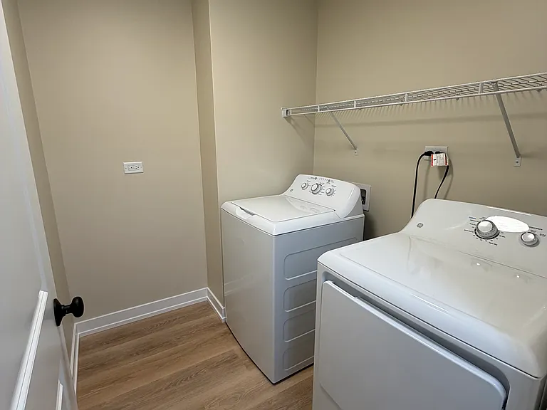 1609 Hillside Ln — Photo 8