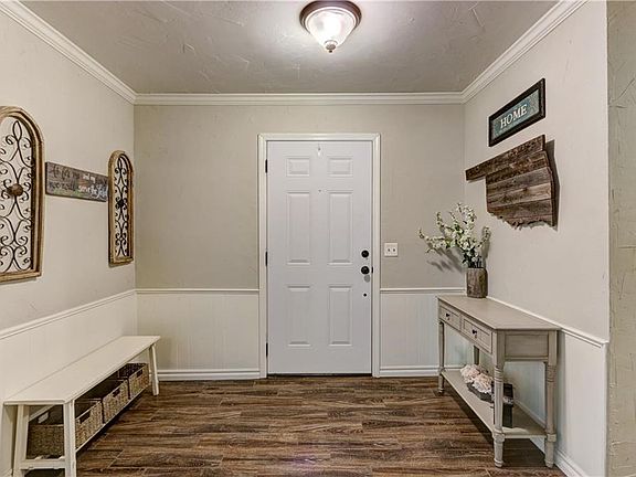 4th image of 2220 Red Elm Dr