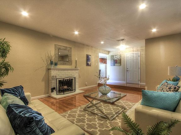 3rd image of 3340 Clovewood Ln