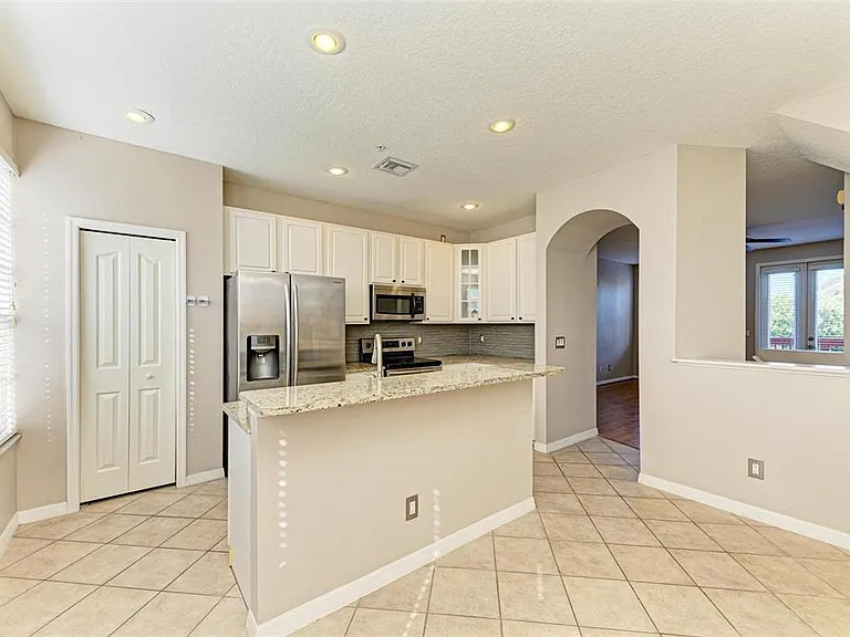 3047 Pointeview Dr — Photo 10