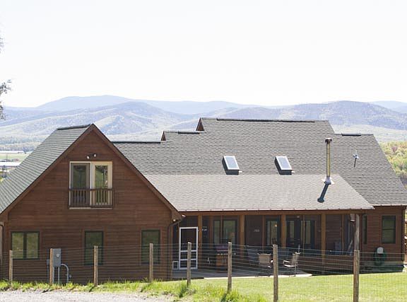 3rd image of 533 Wagon Trail Ln