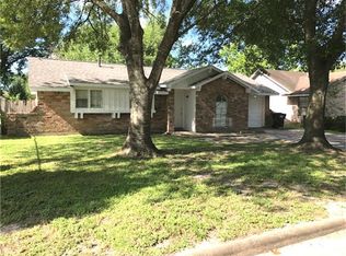 911 Pilot Point Dr, Houston, TX 77038