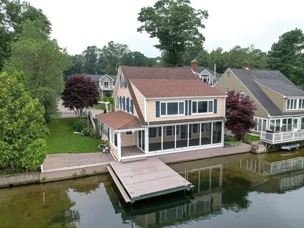25 Welcome Ln, Wrentham, MA 02093