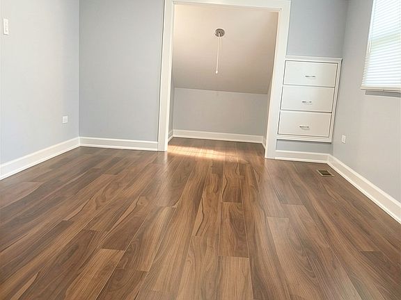 5th image of 14305 Irving Ave #2