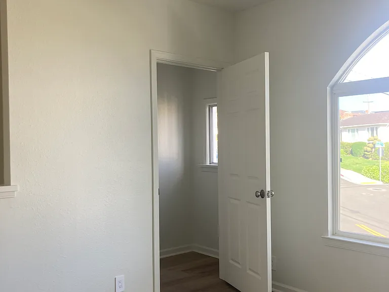409 Orange Ave W — Photo 6
