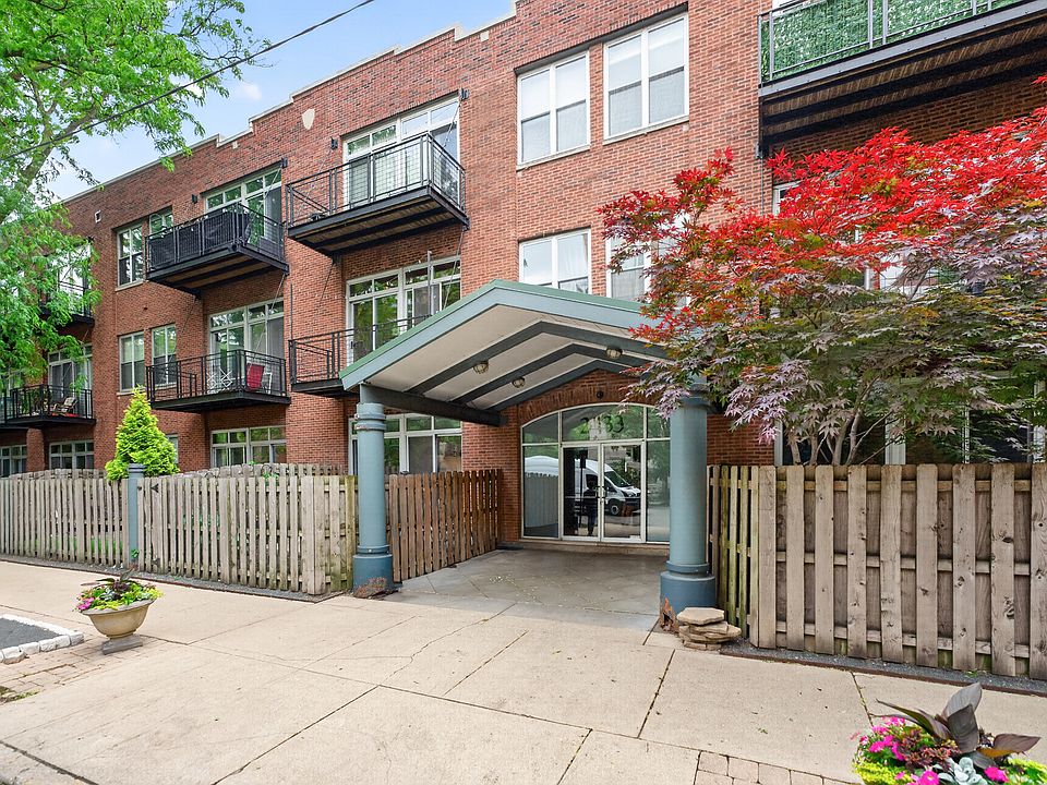 1st image of 2333 W Saint Paul Ave APT 300