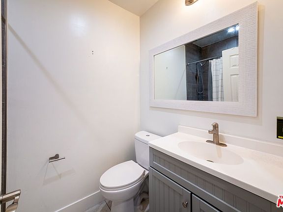 4th image of 1559 1/2 S Harvard Blvd