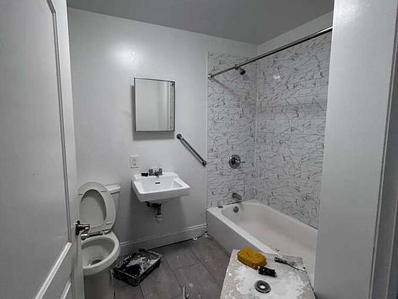 5th image of 55 Morris St