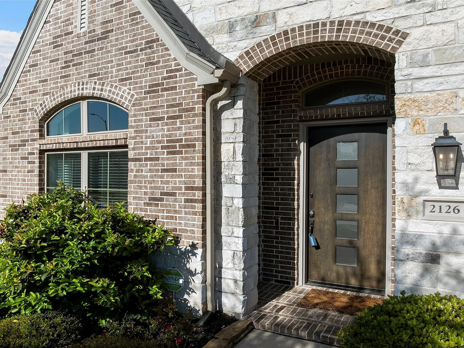 4 bed, 3.5 bath, 2792 sqft, $4,500 — Photo 2