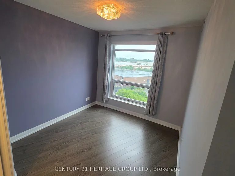 135 Village Green Sq #525 — Photo 10