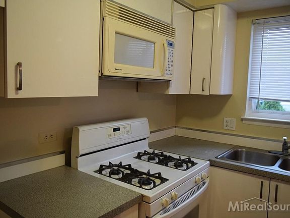 3rd image of 3500 Gardner Ave