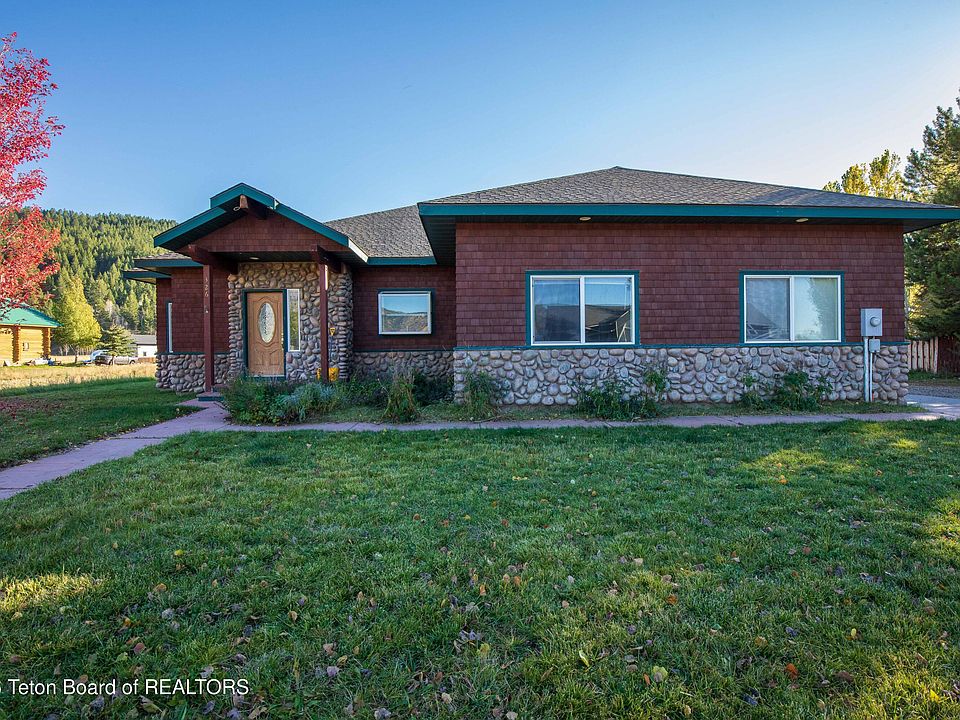 1st image of 326 Snake River Dr