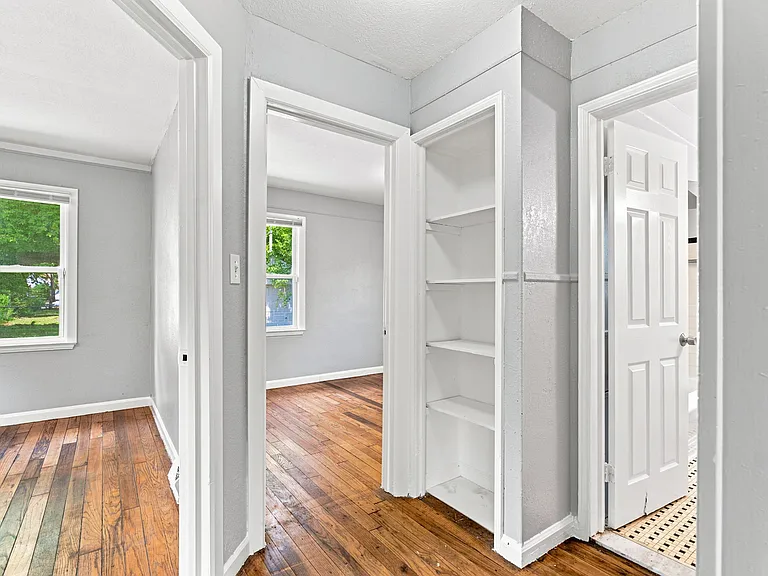 11907 Roxbury St — Photo 16