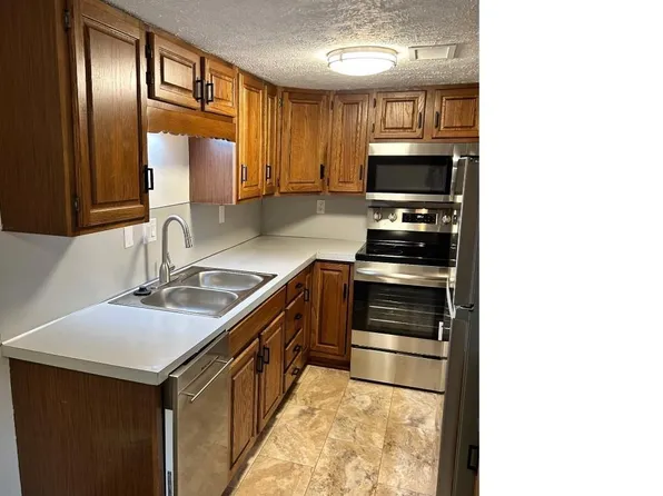 120 S 38th Ave APT 15, Omaha, NE 68131