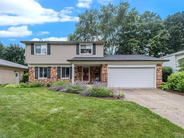 21439 Birchwood St, Farmington, MI 48336