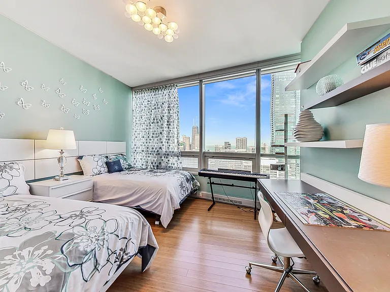340 E Randolph St #4901 — Photo 32