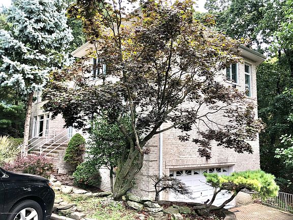 3rd image of 25 Coldspring Ct