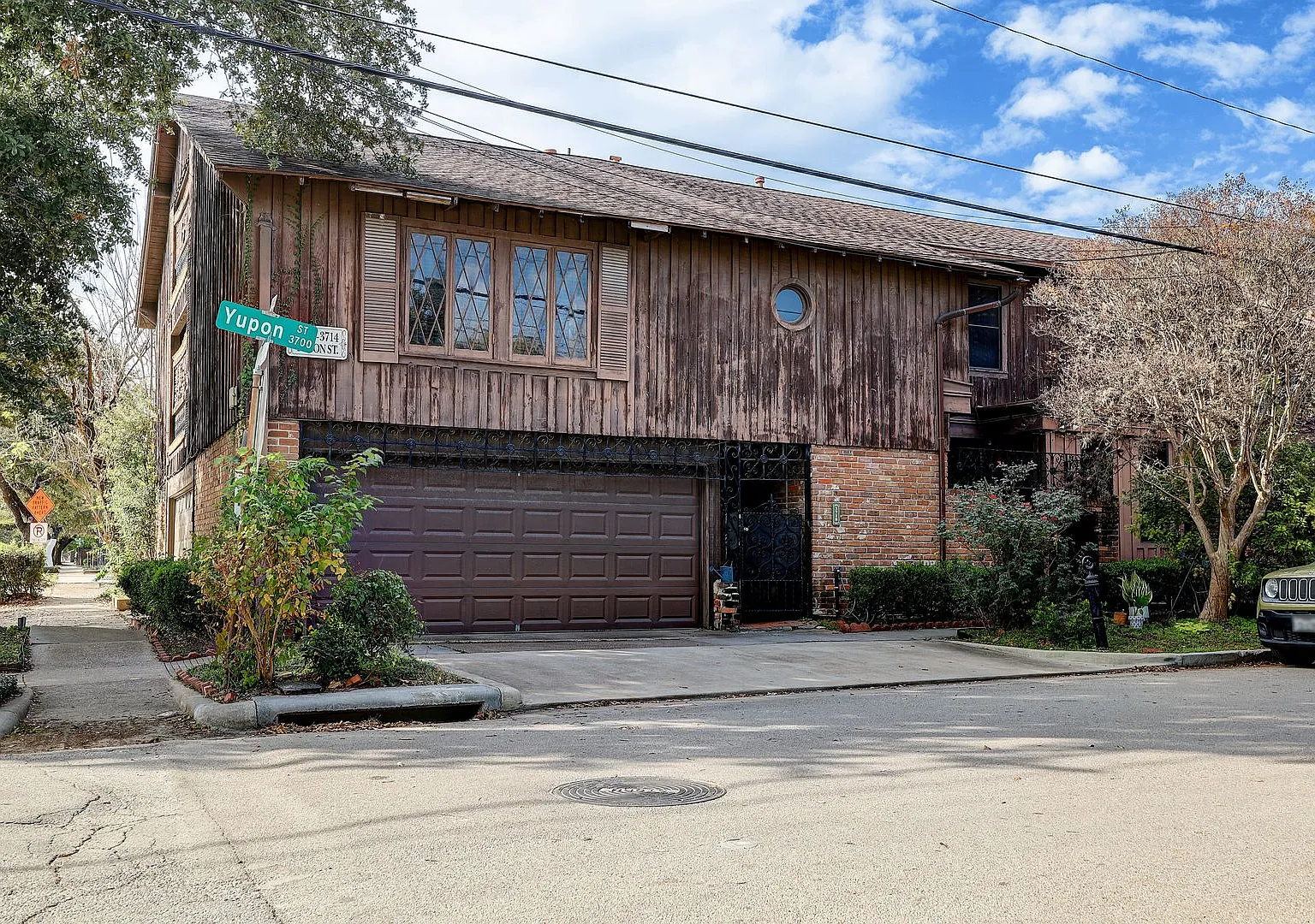 3716 Yupon — Photo 2