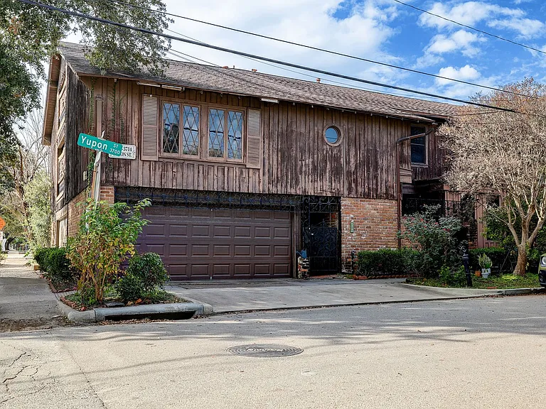 3716 Yupon — Photo 2