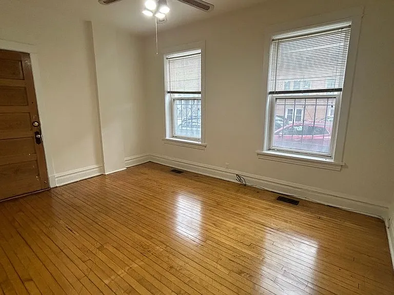 1958 W Waveland Ave #1 — Photo 8