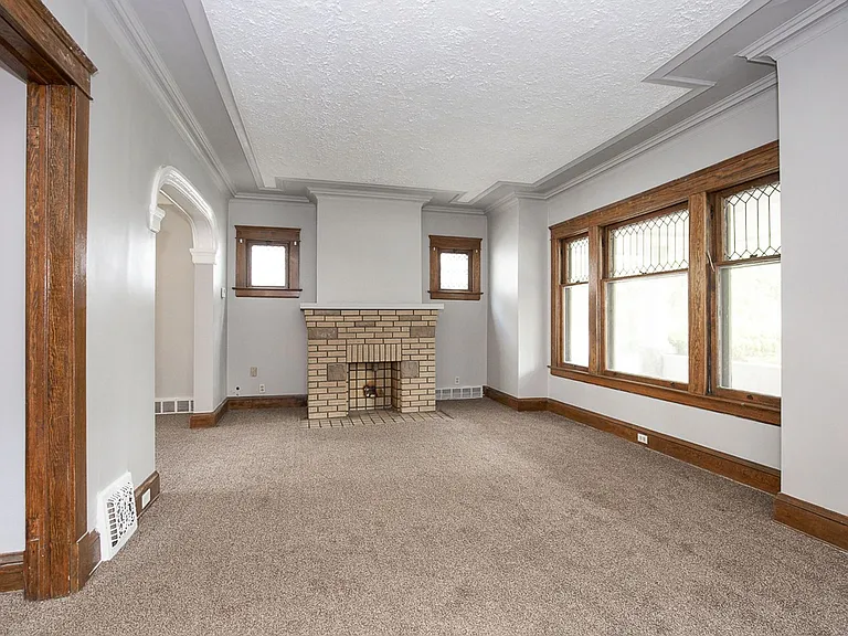15401 Grovewood Ave — Photo 2