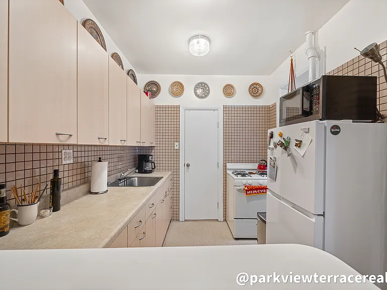 156 S 1st St #1 — Photo 3