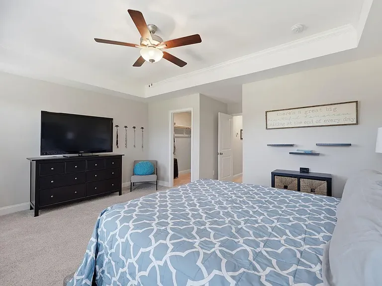 976 Gateway Commons Cir — Photo 32