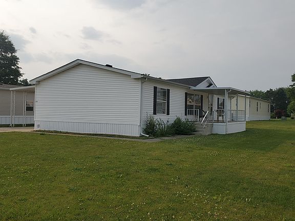 Exterior Image-1-Northridge C32 Camelot Village