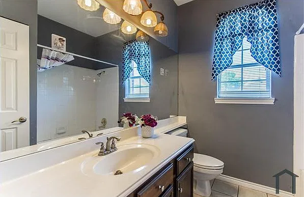 5 bed, 3377 sqft, $3,500 — Photo 3