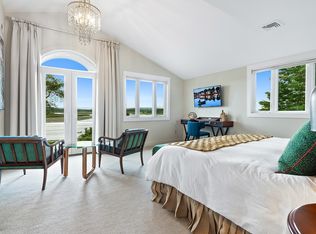 88 Little Neck Rd, Ipswich, MA 01938