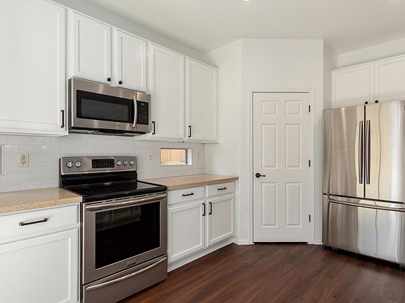 3rd image of 15667 W Devonshire Ave