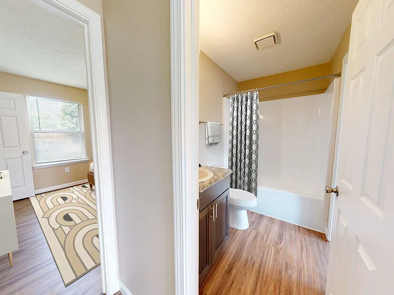 Fox Pointe Apartments — Photo 27
