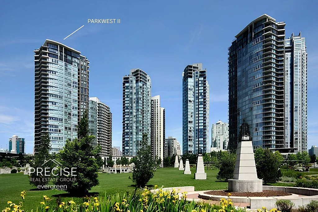 Building Photo - 583 Beach Cres #607