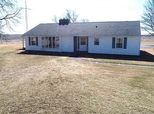 1422 County Highway 19, Findlay, IL 62534