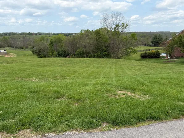 100 Lyn Ct, Versailles, KY 40383