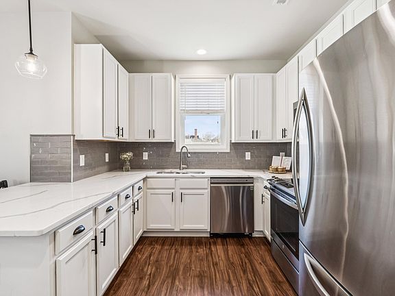 4th image of 302 Idlewild Ave