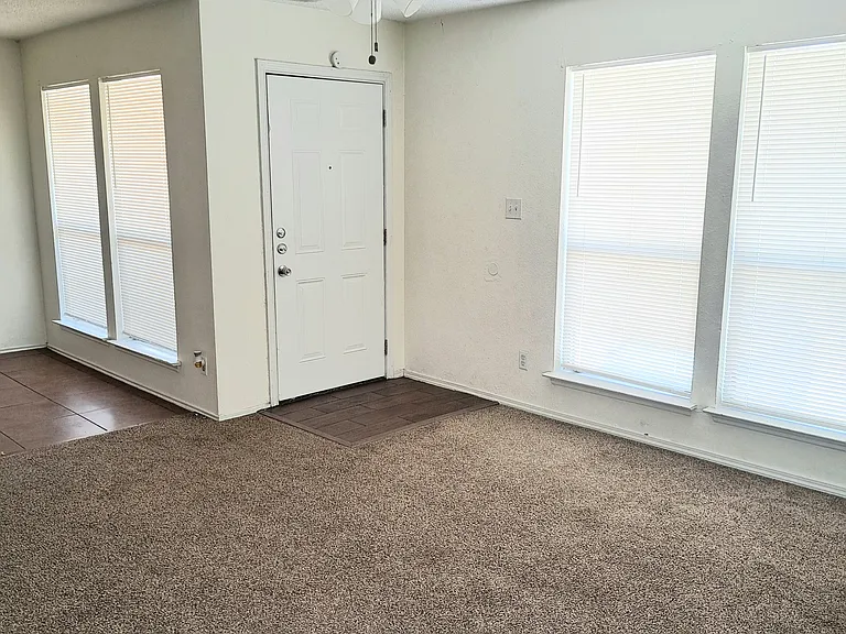 8109 Foxfire Ln #C — Photo 4