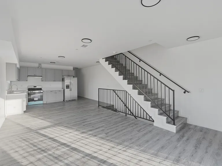 6507 Woodley Ave #3 — Photo 3