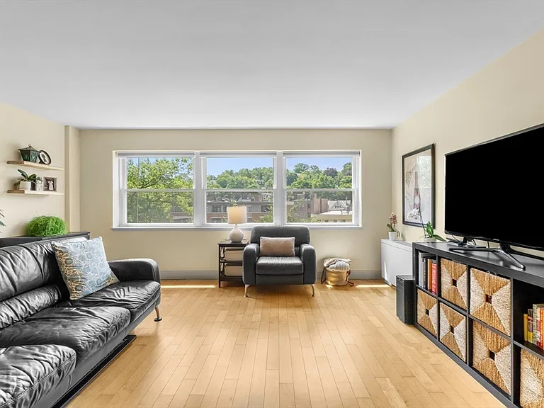 1600 Beacon St #512 — Photo 5