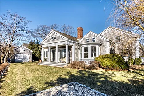 1800 Village Ln Photo 1
