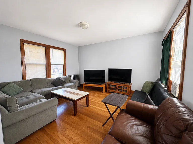 1 Adirondack Pl — Photo 4